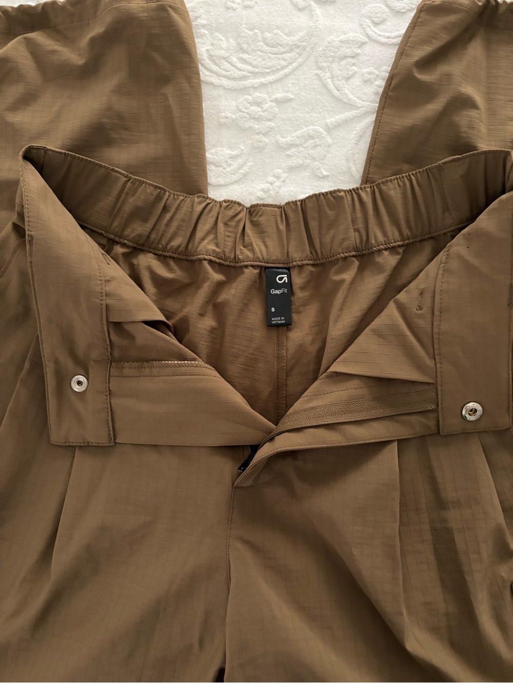 GapFit High Ripstop Parachute Cargo Pants - Picture 4 of 8